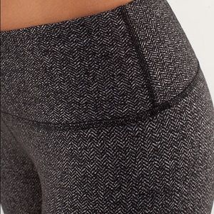 grey and black heathered lululemon leggings